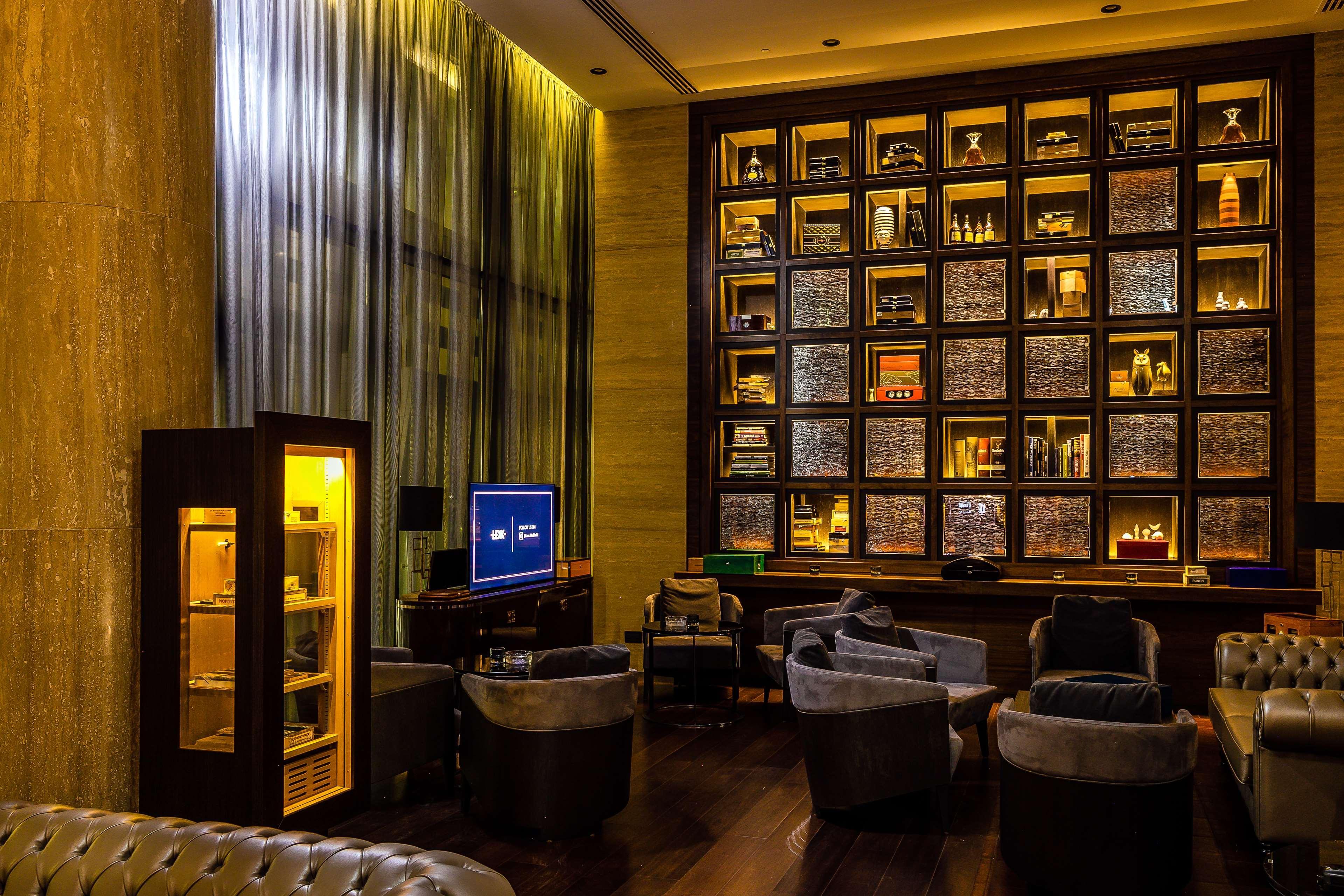 Grand Hyatt Abu Dhabi Hotel & Residences Emirates Pearl Esterno foto The Library at The Oberoi, Mumbai