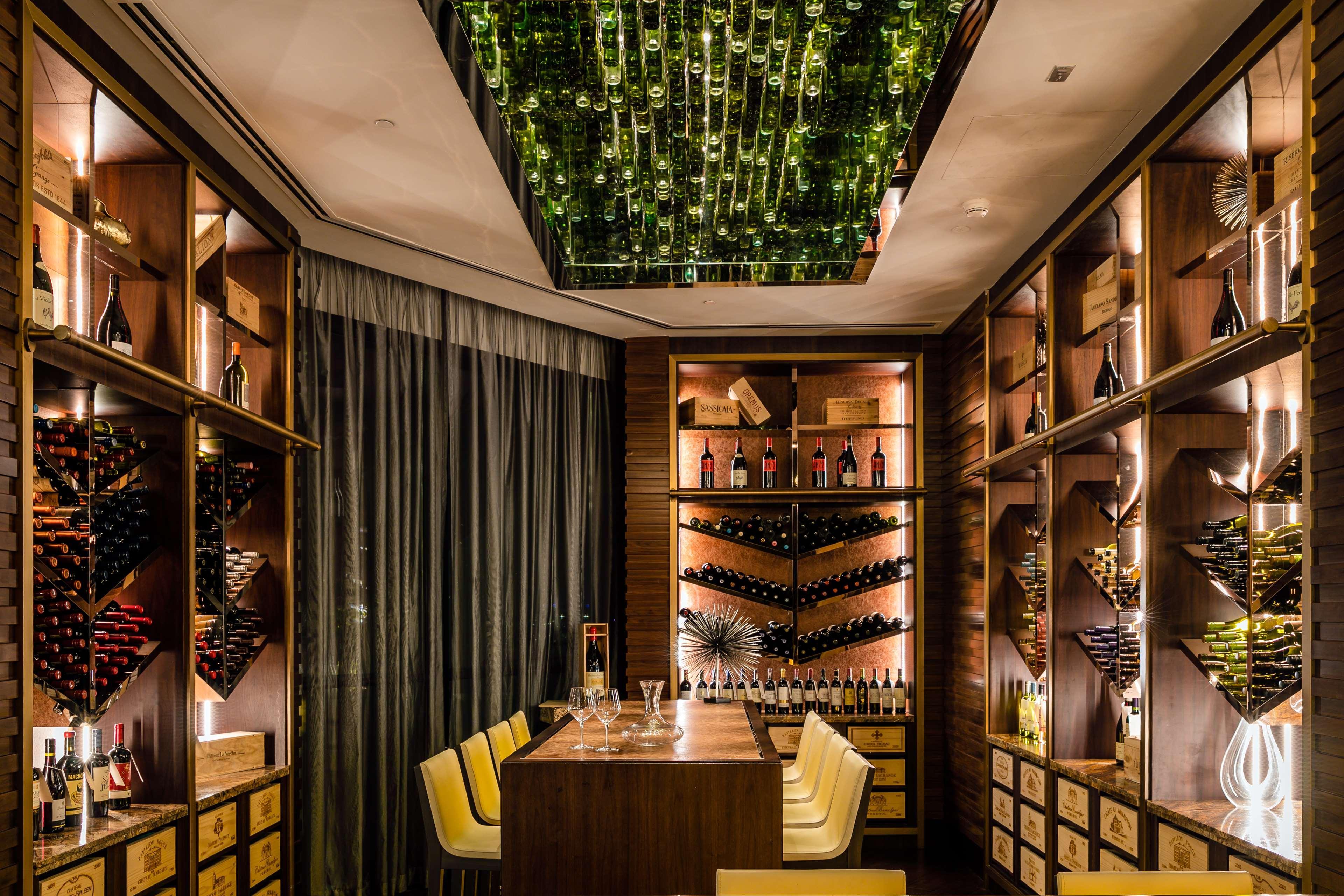 Grand Hyatt Abu Dhabi Hotel & Residences Emirates Pearl Esterno foto Wine room