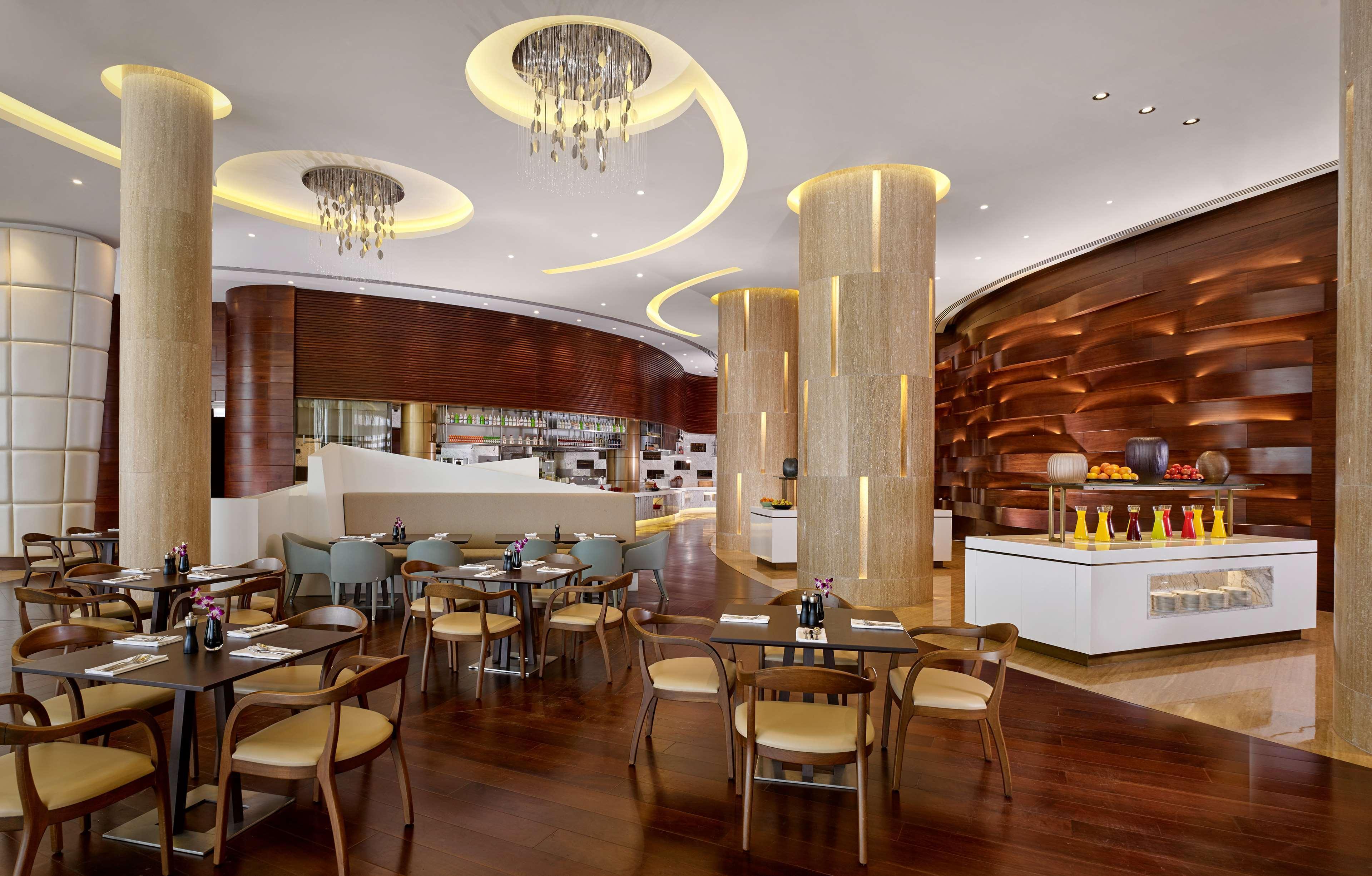 Grand Hyatt Abu Dhabi Hotel & Residences Emirates Pearl Esterno foto The restaurant