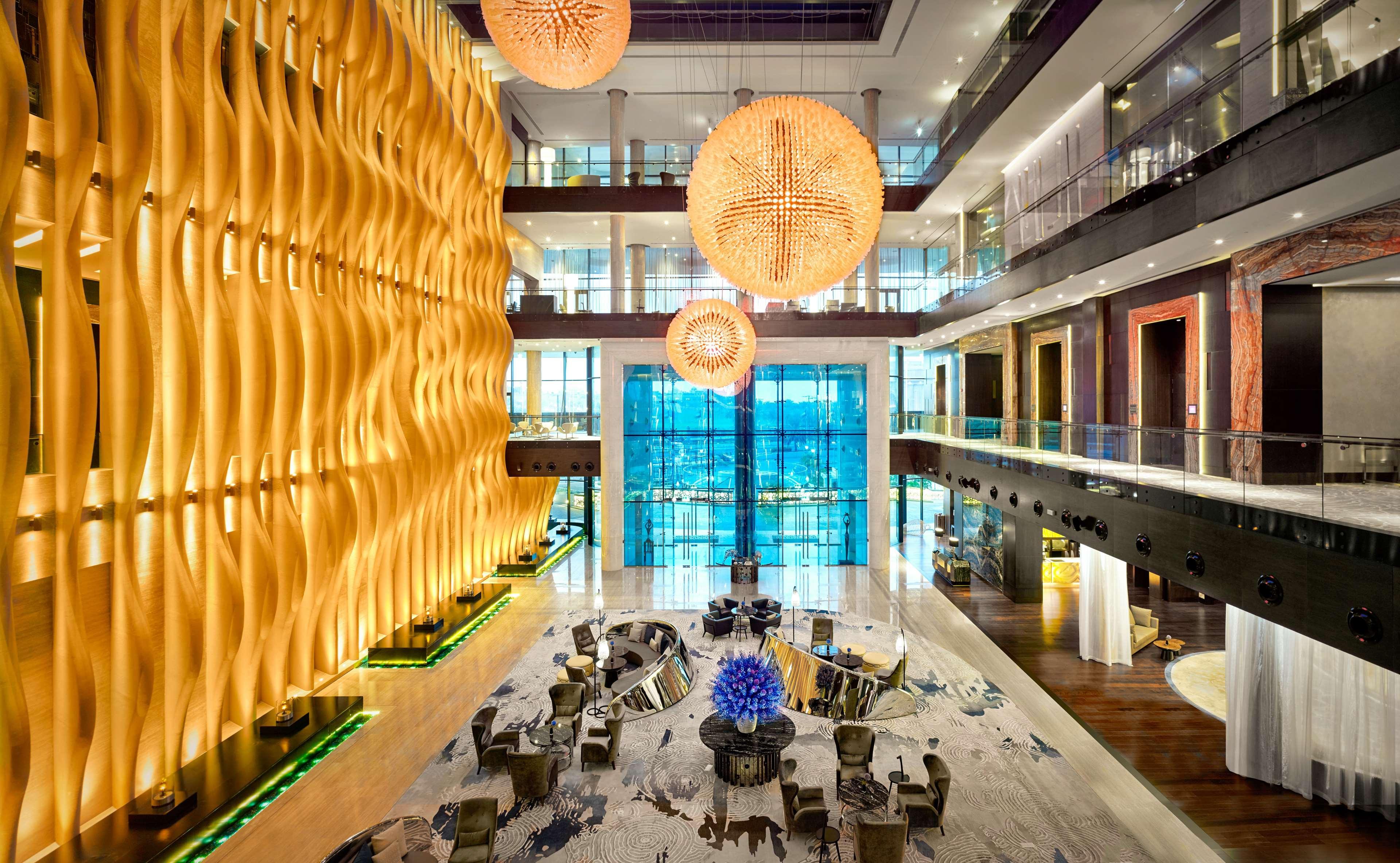 Grand Hyatt Abu Dhabi Hotel & Residences Emirates Pearl Esterno foto The lobby of the hotel