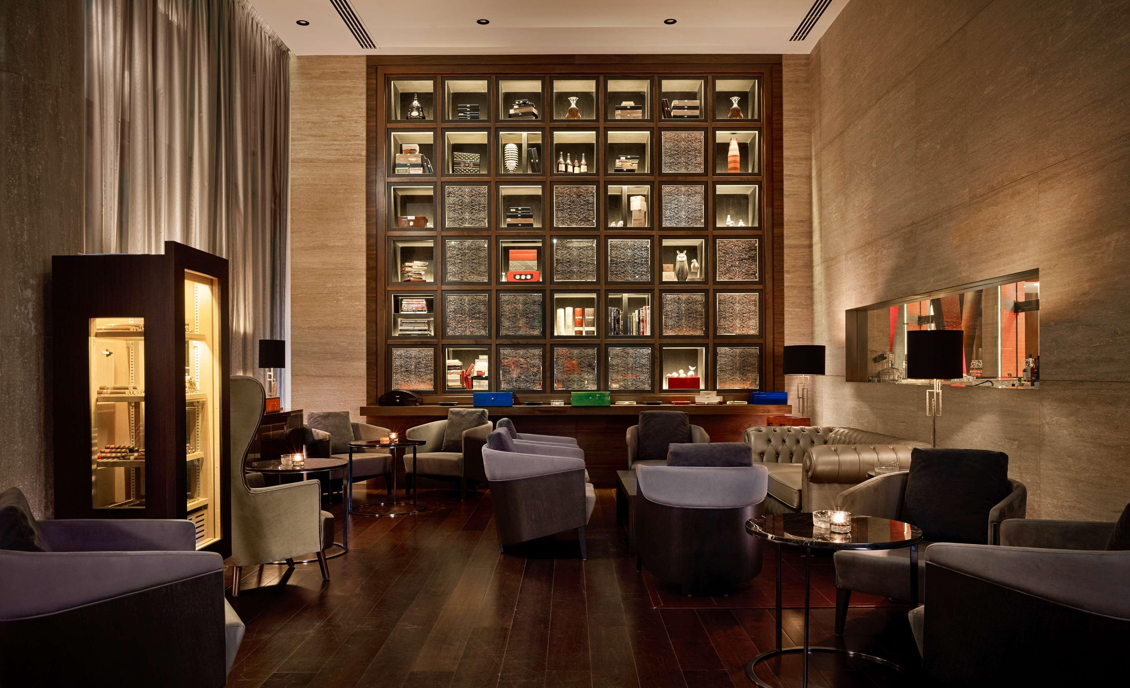 Grand Hyatt Abu Dhabi Hotel & Residences Emirates Pearl Esterno foto The Library at The Westin