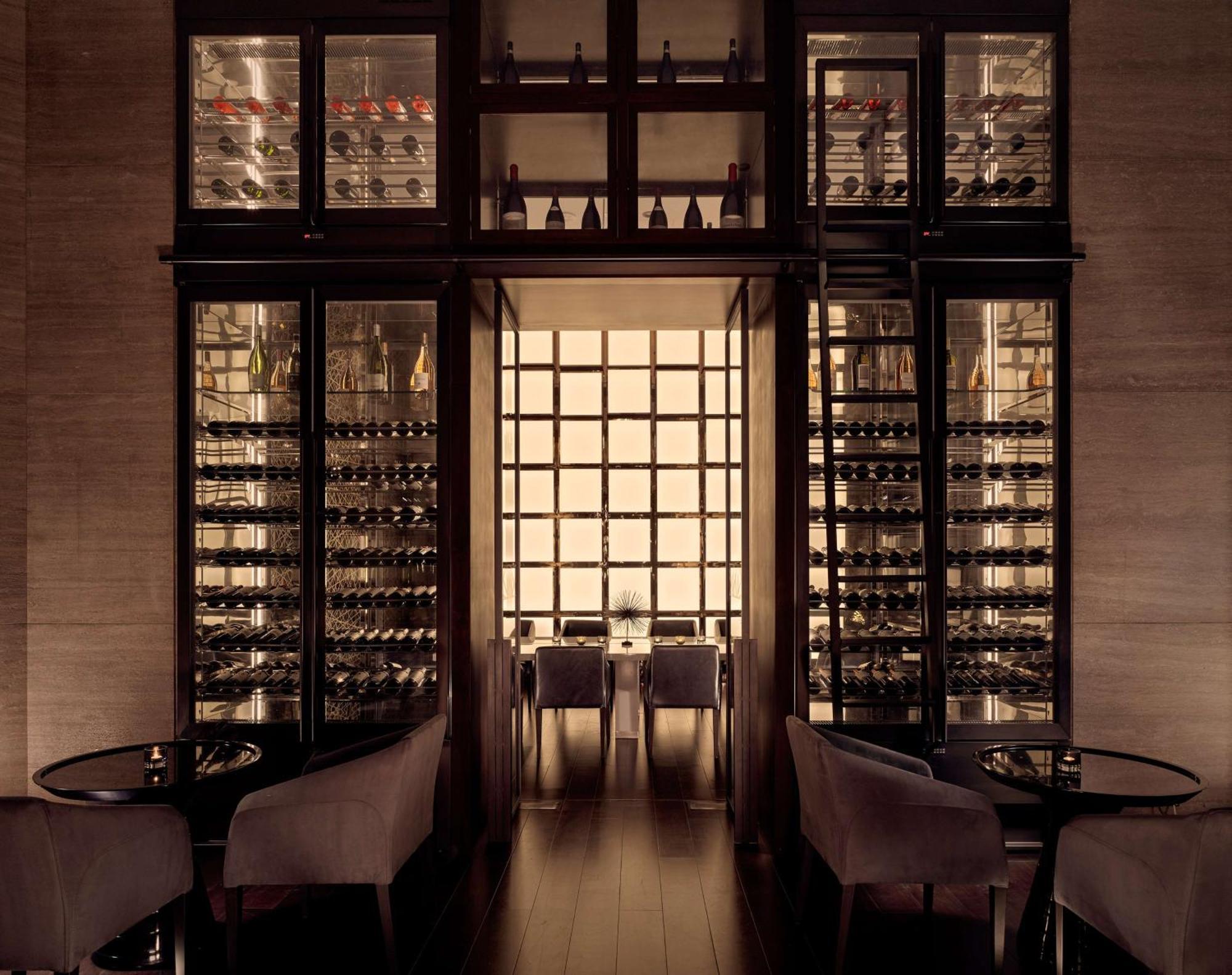 Grand Hyatt Abu Dhabi Hotel & Residences Emirates Pearl Esterno foto The wine room at the restaurant