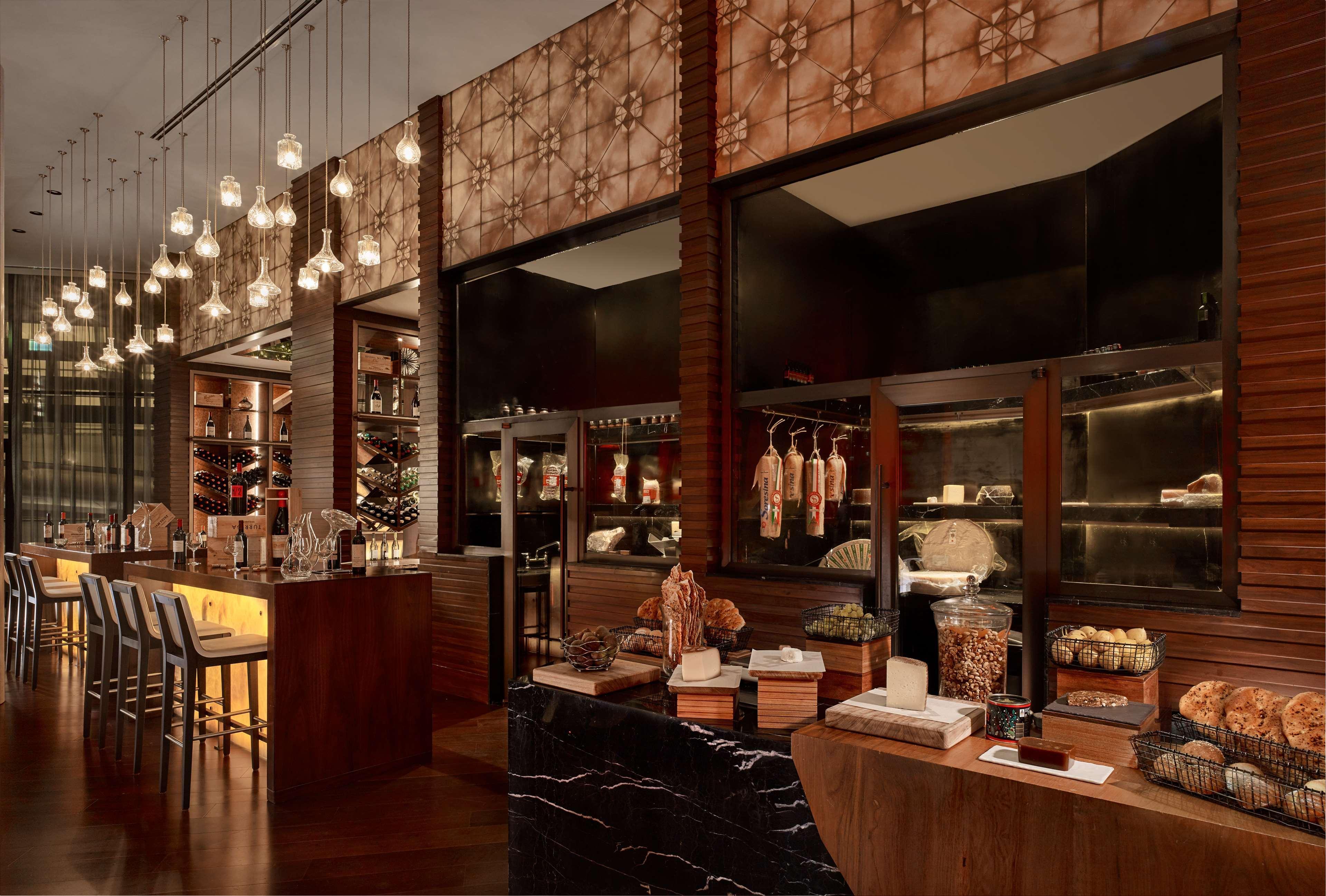 Grand Hyatt Abu Dhabi Hotel & Residences Emirates Pearl Esterno foto The Bar