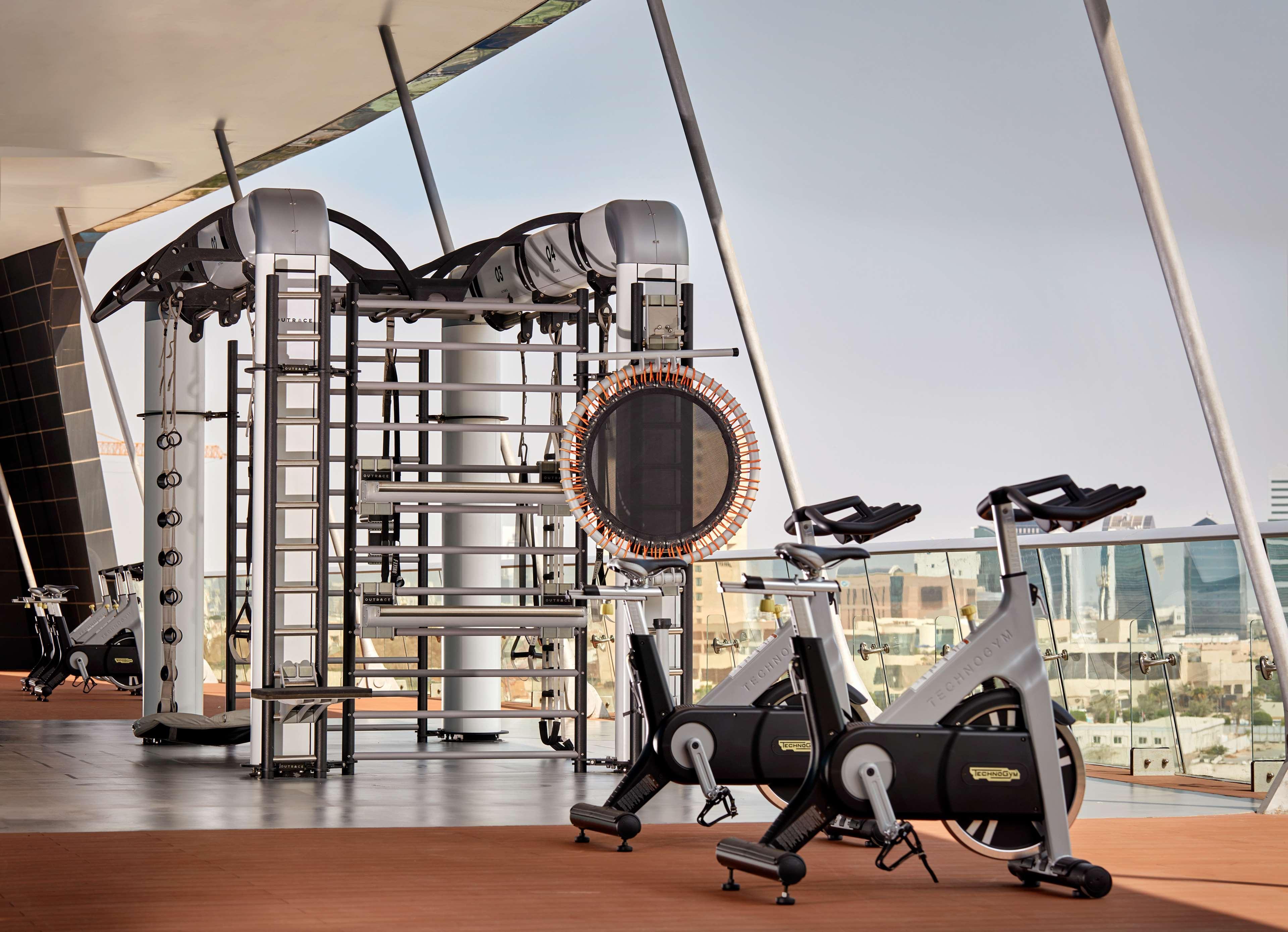 Grand Hyatt Abu Dhabi Hotel & Residences Emirates Pearl Esterno foto A gym in a hotel