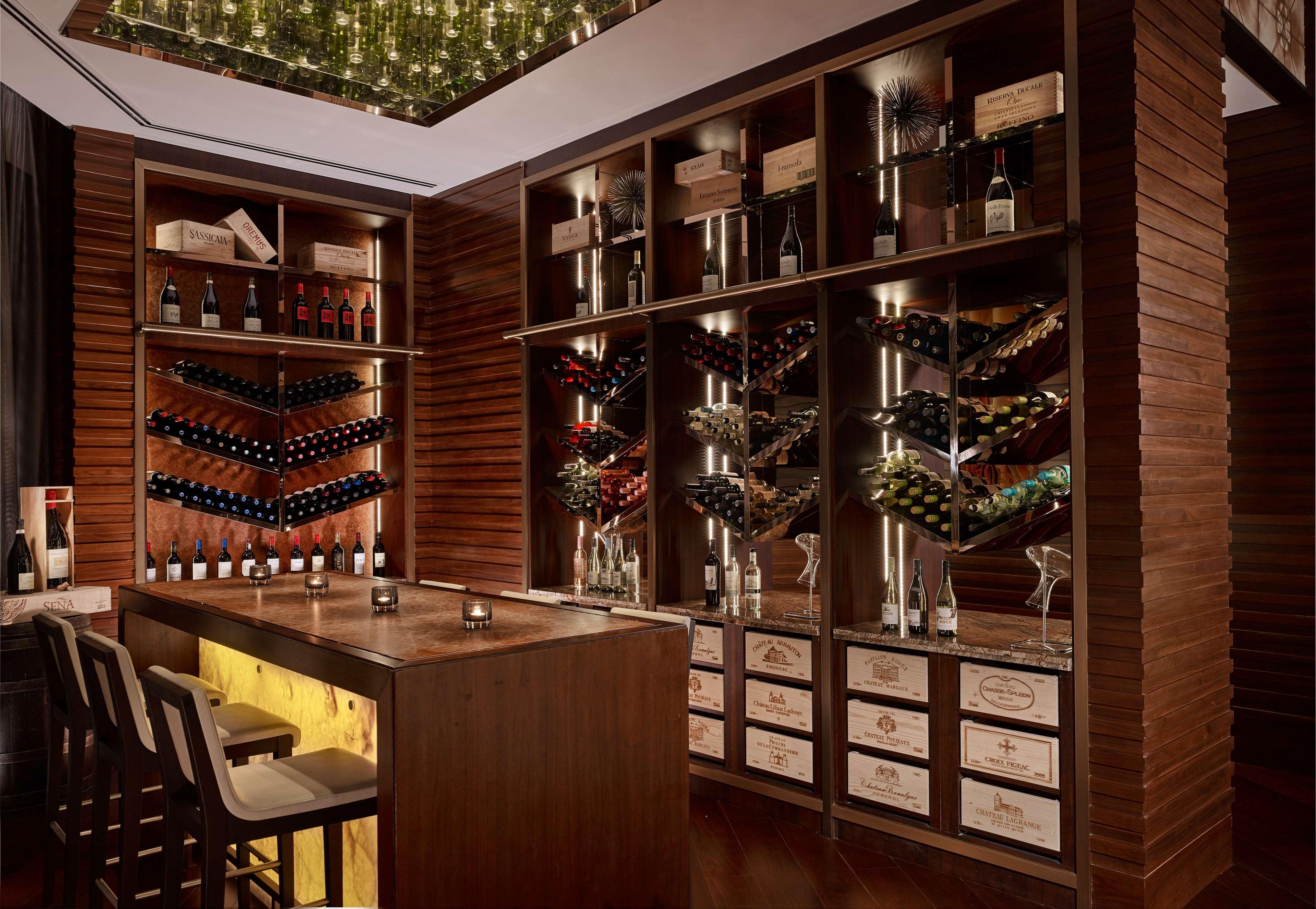 Grand Hyatt Abu Dhabi Hotel & Residences Emirates Pearl Esterno foto Wine bar