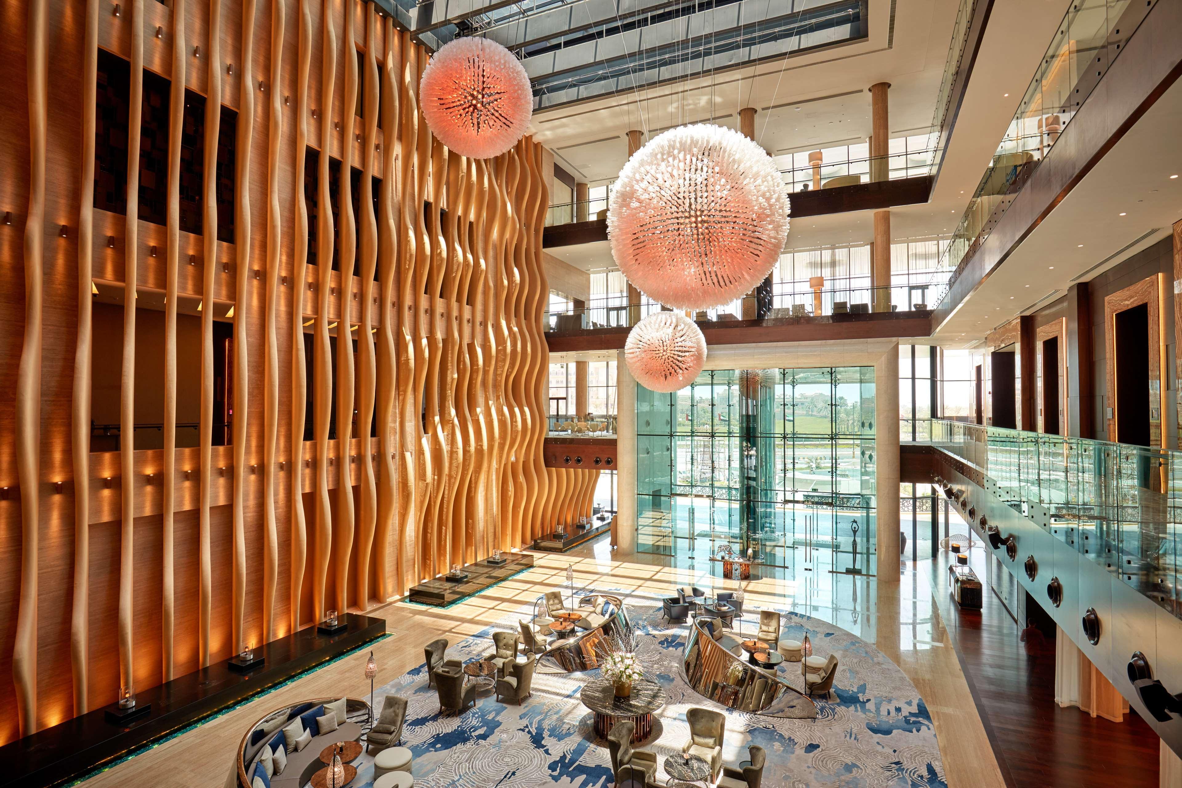 Grand Hyatt Abu Dhabi Hotel & Residences Emirates Pearl Esterno foto The lobby of the hotel