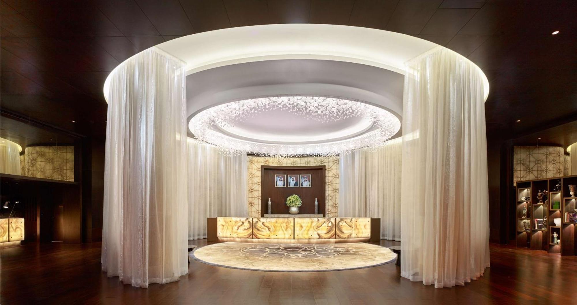 Grand Hyatt Abu Dhabi Hotel & Residences Emirates Pearl Esterno foto The lobby of the Ritz-Carlton, Dubai
