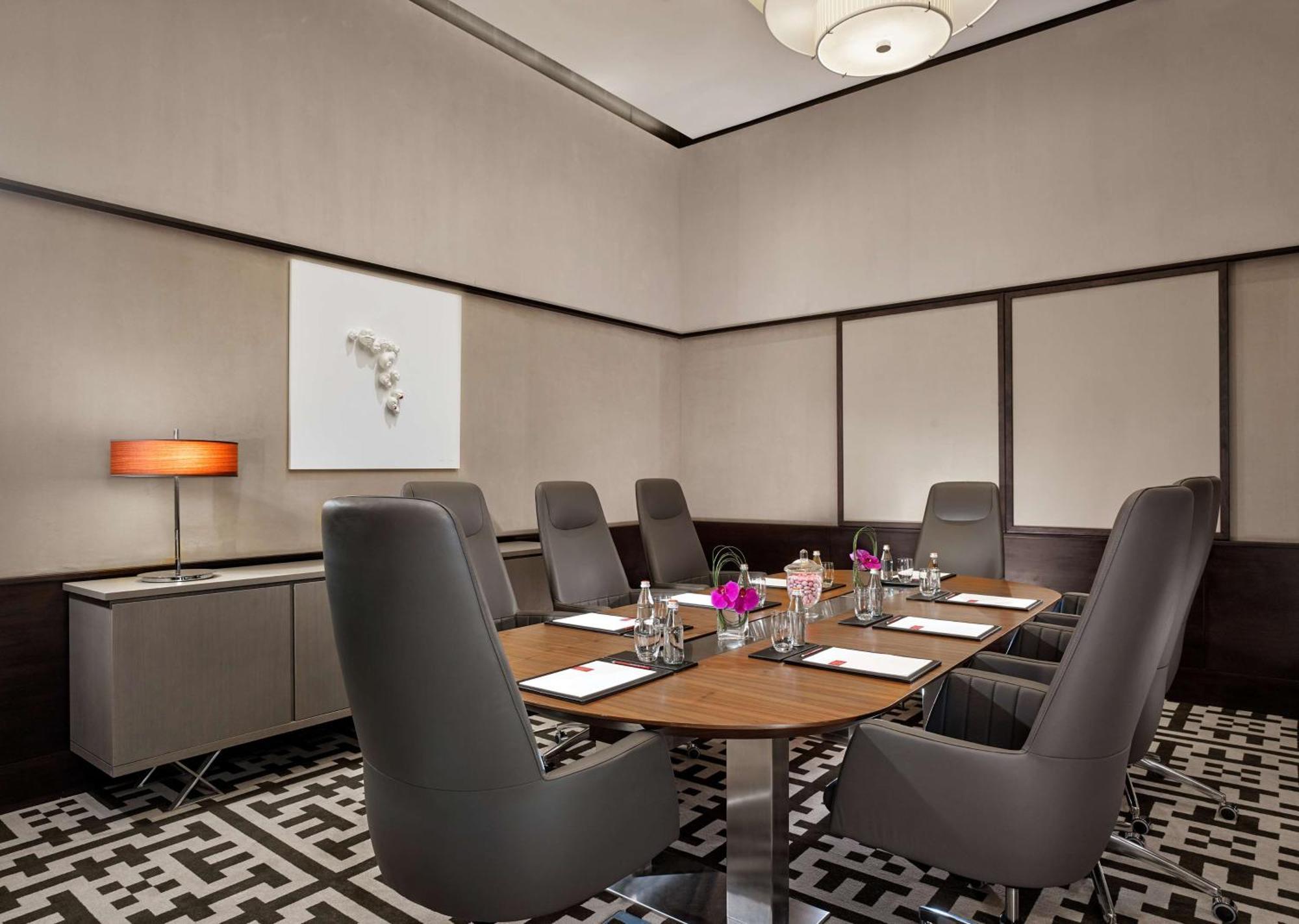 Grand Hyatt Abu Dhabi Hotel & Residences Emirates Pearl Esterno foto Boardroom at The St. Regis Mumbai